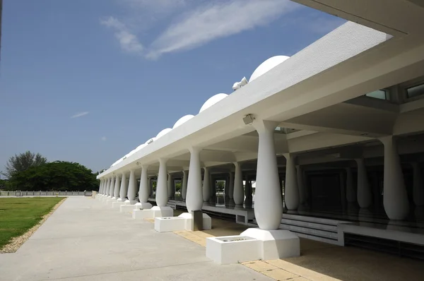 Nur egy mecset aka Petronas technológia Egyetem Mosque — Stock Fotó