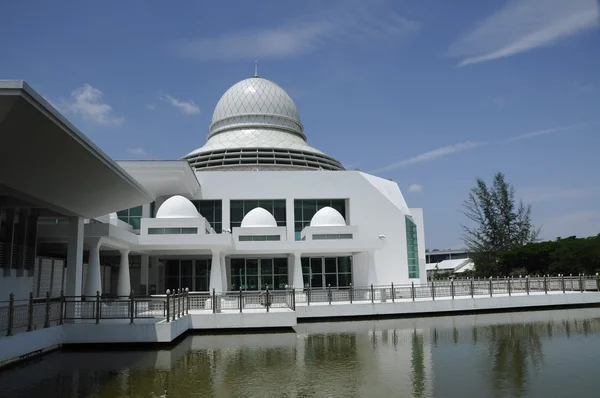 安努尔清真寺又名马来西亚国家石油公司技术大学清真寺 — 图库照片