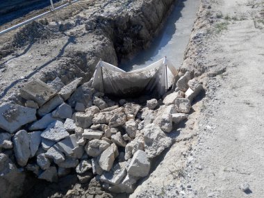 Baraj denetleyin veya tuzak inşaat sahasında alüvyon