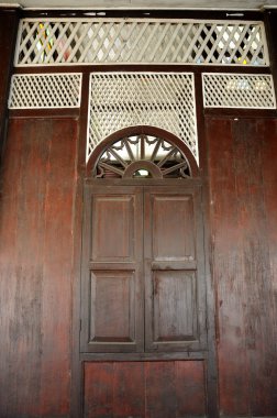 Pencere Tinggi Camii veya Banjar Camii