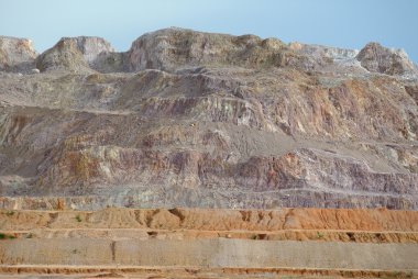 Çevre saldırganlık. Ormanlar kontrolü olmadan aşağı kesilir