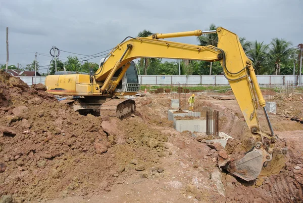 Máquina de excavación utilizada para excavar el suelo en el sitio de construcción —  Fotos de Stock