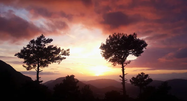 Dağlarda gün batımı