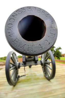 Fort Pulaski, Gürcistan 'da eski bir savaş topu..