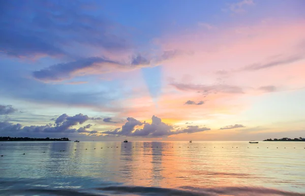Fioletowy Różowy Zachód Słońca Plaży Karaiby — Zdjęcie stockowe