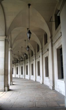 Geçit ile pencere eşiği.