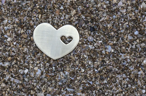 Corazón sobre arena — Foto de Stock