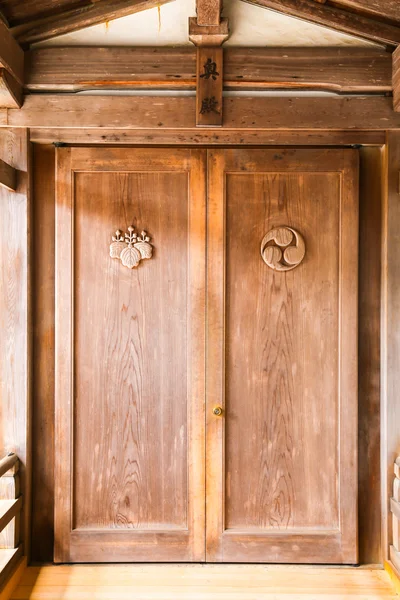 Japoński drewniane drzwi z sigili — Zdjęcie stockowe