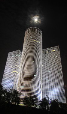 Azrieli Towers, Tel Aviv moon ile gece
