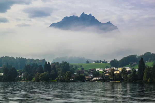 Mt. Pilatus, Svájc Luzern-tó felett — Stock Fotó
