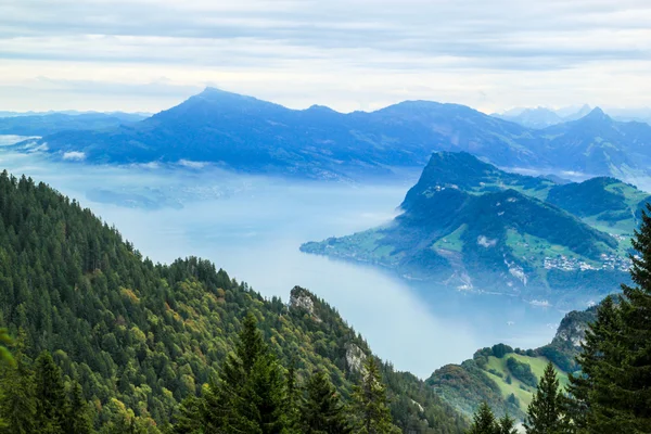 Nézd meg Mt. Pilatus, tó, Luzern, Svájc — Stock Fotó