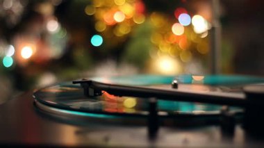 Turntable Vinil Kayıt Çalar Arkaplan Işıklarını Bulanıklaştırdı