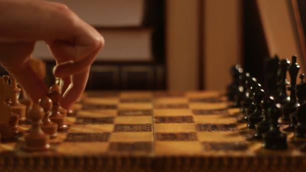 Шахматы первые шаги — стоковое видео