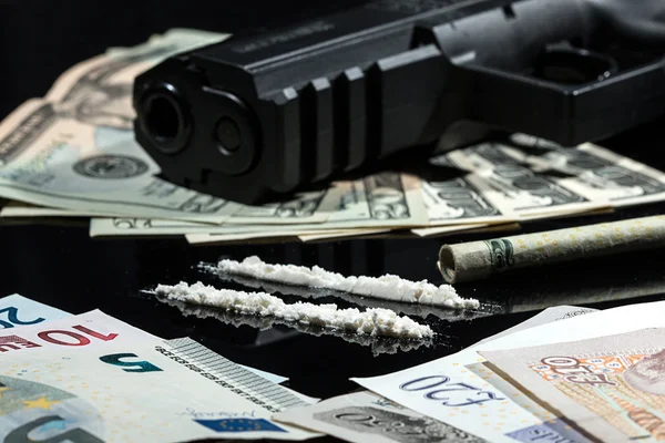 Drogas ilegales, dinero y armas —  Fotos de Stock