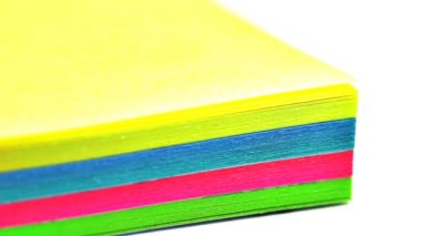 Notlar için çok renkli kağıt