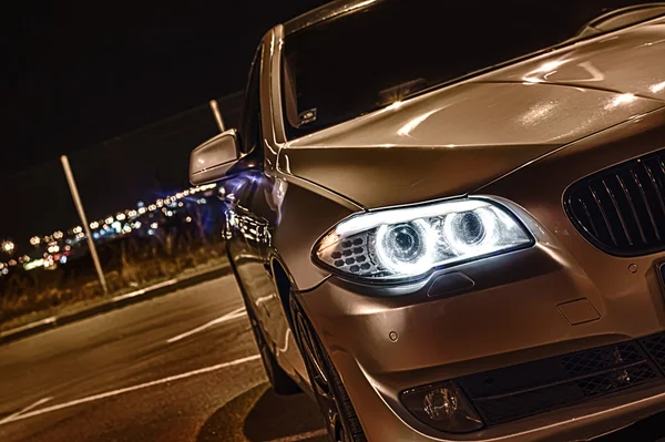 Luxury Car Parked At Night — Stock Photo, Image