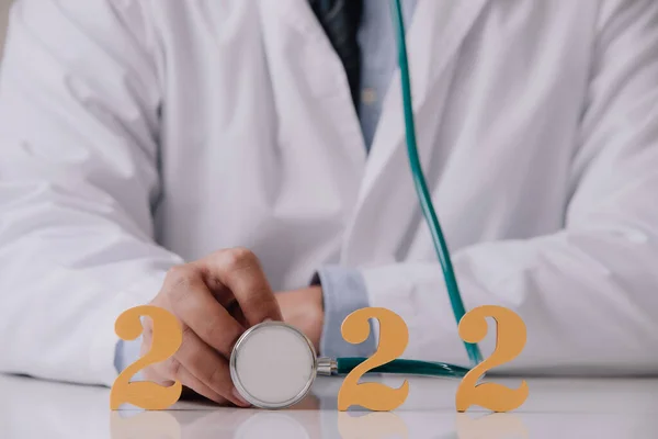 Doctor White Uniform Holding Stethoscope Number 2022 Doctor Desk Happy — Stock Photo, Image