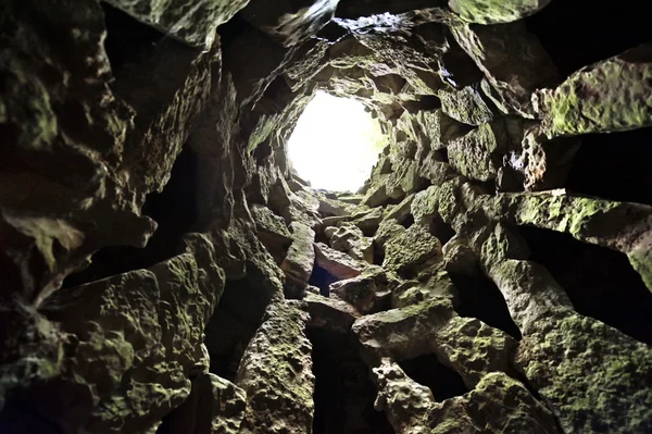 La de Pozo Imperfecto en Quinta da Regaleira, Sintra, Portugal — Foto de Stock