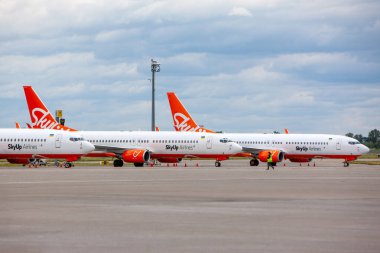 Boryspil, Ukrayna - 11 Mayıs 2019: Boryspil Uluslararası Havaalanı 'ndaki SkyUp Airlines uçağı