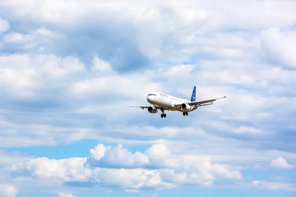 Boryspil Ukraine July 2019 Airplane Airbus A321 Aidd Lufthansa Landing — Stock Photo, Image