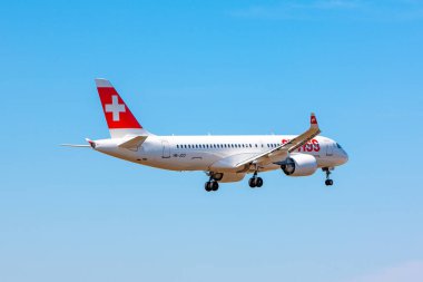 Boryspil, Ukrayna - 27 Ağustos 2019: Boryspil Uluslararası Havalimanı 'ndan kalkan İsviçre Airbus A220