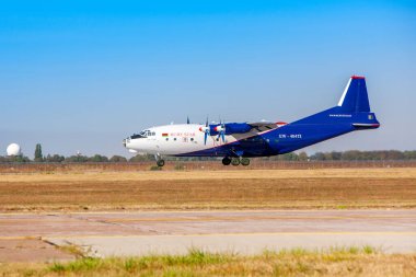 Boryspil, Ukrayna - 10 Eylül 2019: Boryspil Uluslararası Havaalanı Ruby Star 'dan Antonov An-12BK uçağı