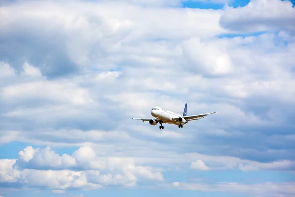 Boryspil Ukraine July 2019 Airplane Airbus A321 Lufthansa Landing Boryspil — Stock Photo, Image