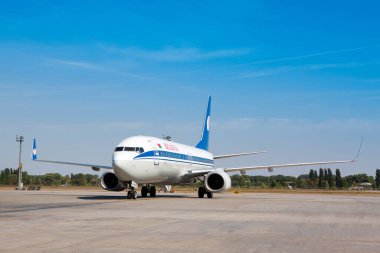 Boryspil, Ukrayna - 10 Eylül 2019: Boryspil Uluslararası Havaalanı 'nda Belavia Havayolları' nın Boeing 737-800 uçağı