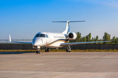Boryspil, Ukrayna - 10 Eylül 2019: Airplane Embraer ERJ-135BJ Legacy 600, Boryspil Uluslararası Havaalanı
