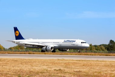 Boryspil, Ukrayna - 10 Eylül 2019: Airplane Airbus A321 Boryspil Uluslararası Havaalanı Lufthansa