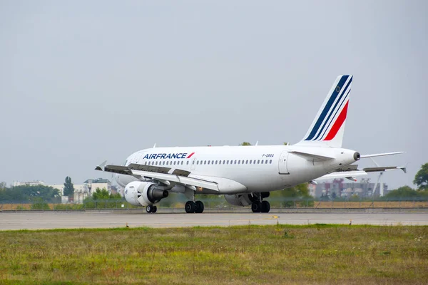 Boryspil, Ukrayna - 10 Ekim 2020: Boryspil Uluslararası Havaalanı Air France Airlines 'ın Airbus A319 uçağı
