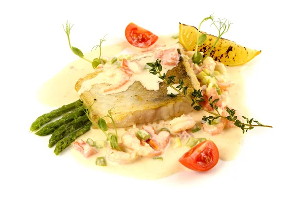 Stufato di verdure con pesce e asparagi — Foto Stock