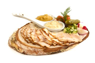 ahşap tahta üzerinde pastırma