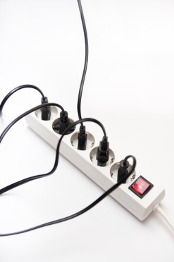 Birden çok elektrik prizine