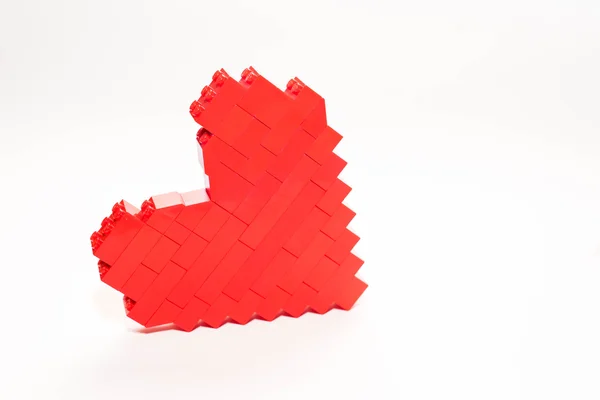Herzform aus Plastikbausteinen — Stockfoto