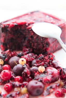 Dondurulmuş tatlı çilek ile