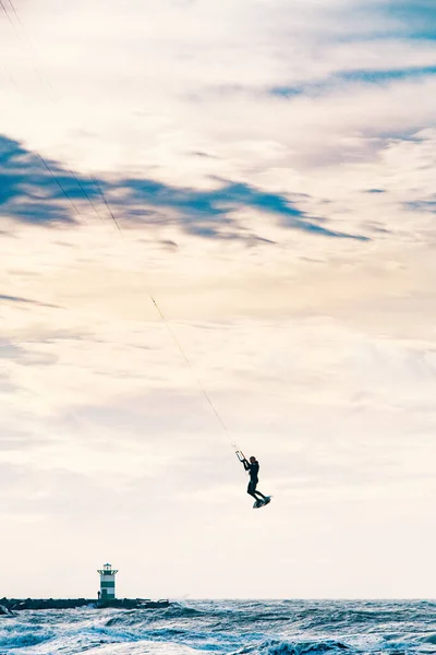 Кайт Серфинг Шторм Зимой Экстремальными Прыжками Высоту Схевене Нидерланды — стоковое фото