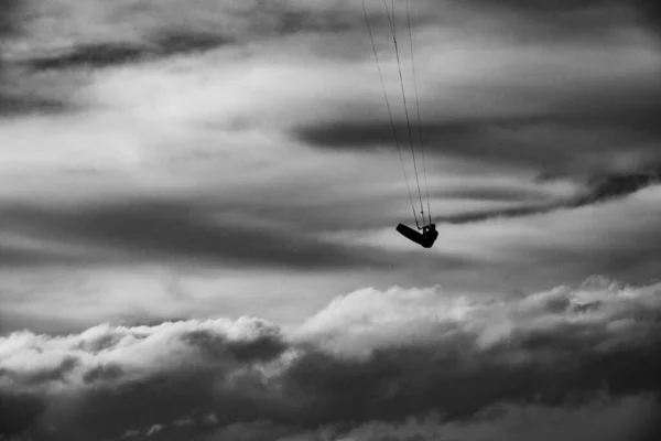 Kitesurfen Sturm Winter Mit Extremen Hohen Sprüngen Cloud Surfen Dramatisches — Stockfoto