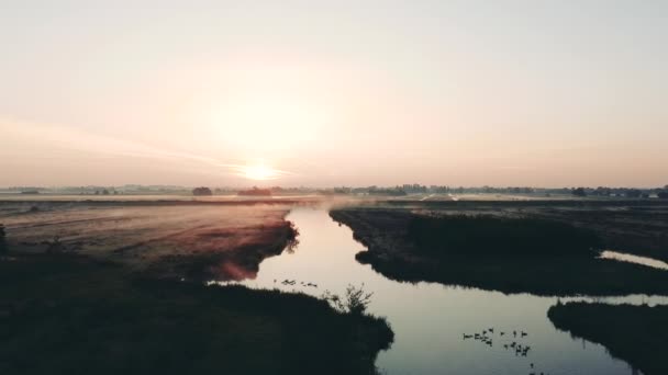 Luchtfoto Van Het Platteland Met Mist Bij Zonsopgang Nederland Water — Stockvideo