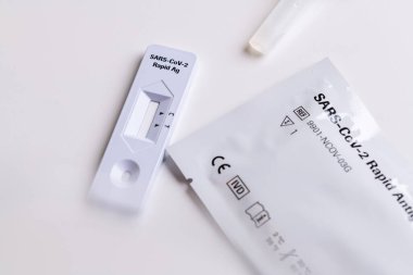 Sars Cov 2 hızlı antijen test burun kiti. Kendi kendini test. Evde test edin. Corona, Covid 19