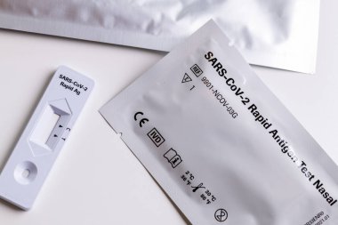 Sars Cov 2 hızlı antijen test burun kiti. Kendi kendini test. Evde test edin. Corona, Covid 19