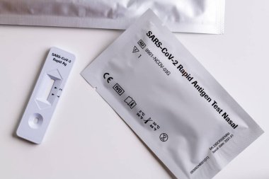 Sars Cov 2 hızlı antijen test burun kiti. Kendi kendini test. Evde test edin. Corona, Covid 19
