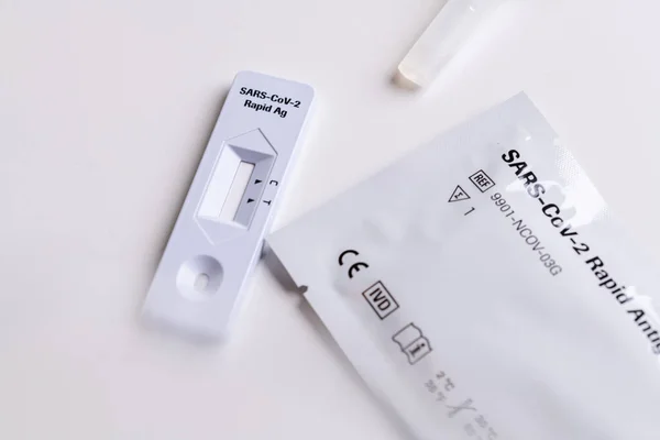 Sars Cov 2 hızlı antijen test burun kiti. Kendi kendini test. Evde test edin. Corona, Covid 19