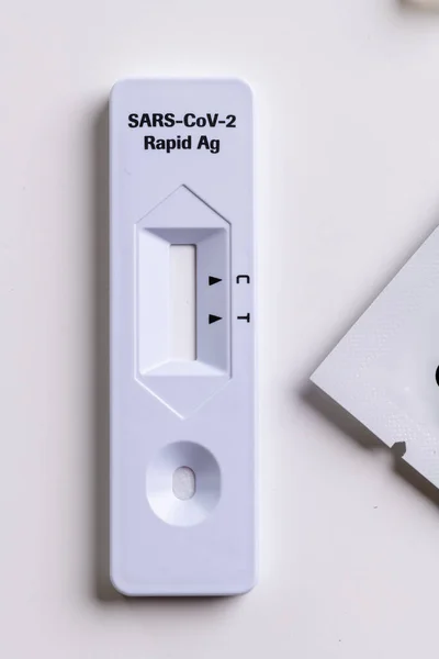 Sars Cov 2 hızlı antijen test burun kiti. Kendi kendini test. Evde test edin. Corona, Covid 19