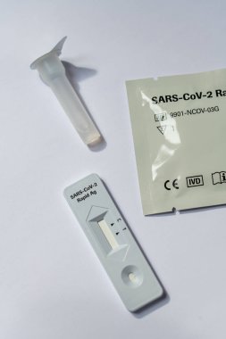 Sars Cov 2 hızlı antijen test burun kiti. Kendi kendini test. Evde test edin. Corona, Covid 19