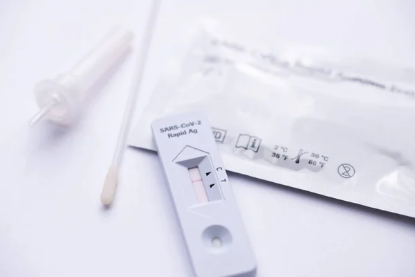 Sars Cov 2 hızlı antijen test burun kiti. Kendi kendini test. Evde test edin. Corona, Covid 19