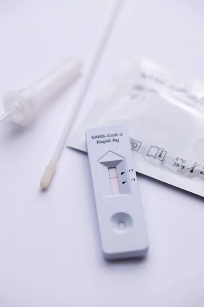 Sars Cov 2 hızlı antijen test burun kiti. Kendi kendini test. Evde test edin. Corona, Covid 19