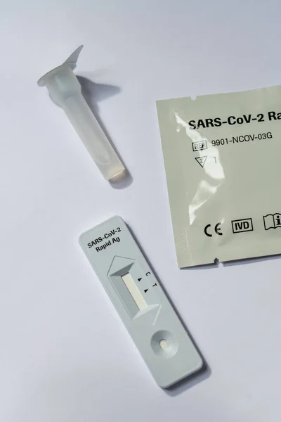 Sars Cov 2 teste rápido de antígeno kit nasal. Teste de auto. teste em casa. Corona, Covid 19 — Fotografia de Stock