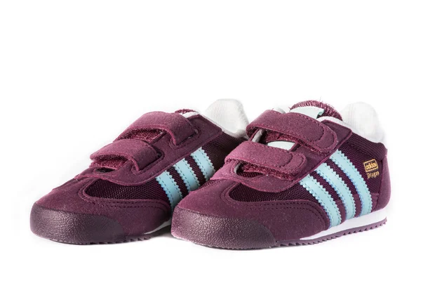 Chaussures pour enfants. Isolé sur blanc . — Photo