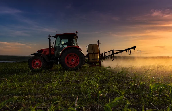 Varna, Bulgaristan - 10 Haziran 2016: Kubota traktör alanında. Kubota